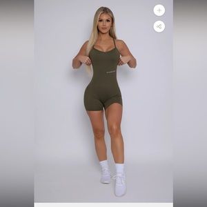 OLIVE SCRUNCH BUTT FORM
FITTING ROMPER New!!!